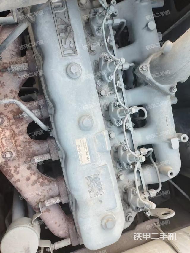 回轉(zhuǎn)馬達(dá)和主控閥(整機(jī)外觀) 回轉(zhuǎn)馬達(dá)和主控閥(整機(jī)外觀)