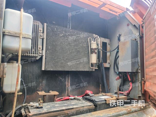 散熱器正面(大件艙室) 散熱器正面(大件艙室)