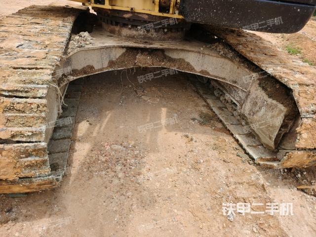 轉(zhuǎn)盤和下車架正前(工作和回轉(zhuǎn)裝置) 轉(zhuǎn)盤和下車架正前(工作和回轉(zhuǎn)裝置)