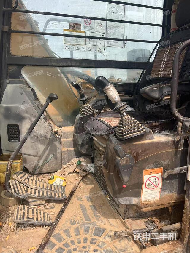 驾驶室整体（整机外观）