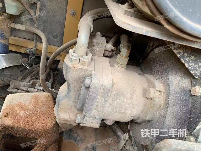 液壓泵艙室正面整體(整機(jī)外觀) 液壓泵艙室正面整體(整機(jī)外觀)