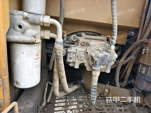 液壓泵斜45?左（大件艙室）