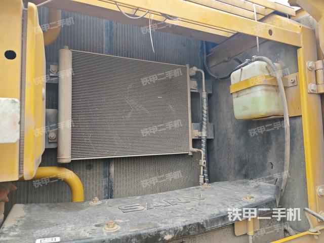 散熱器正面(大件艙室) 散熱器正面(大件艙室)