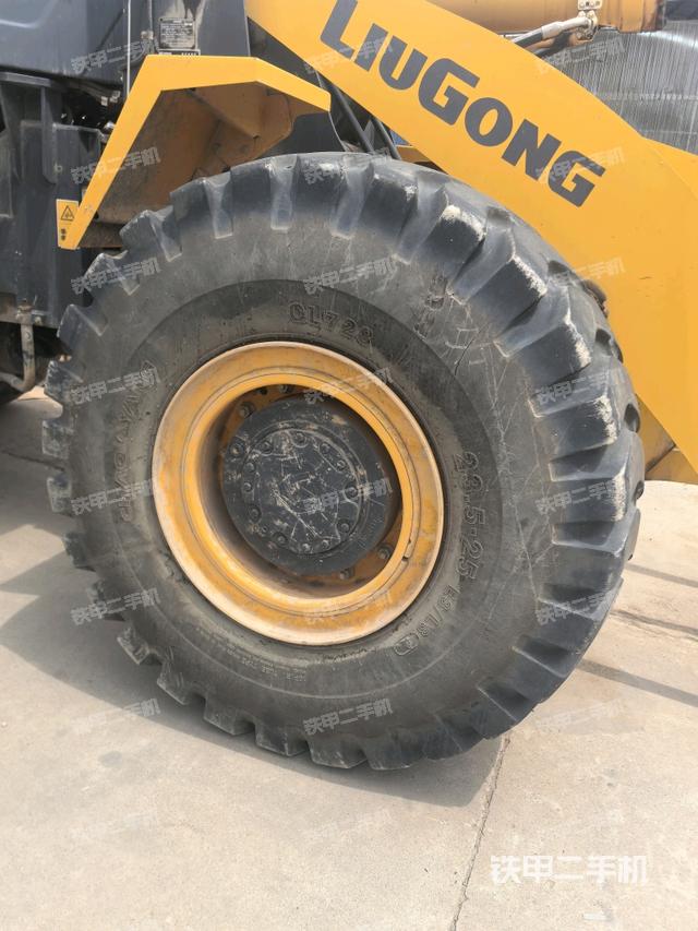 右前轮（行走机构）