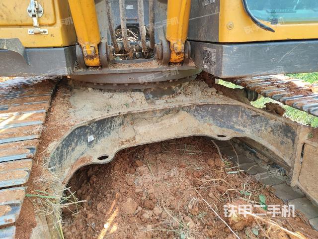 轉(zhuǎn)盤和下車架正前（工作和回轉(zhuǎn)裝置）