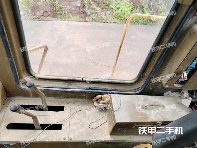 前挡风玻璃标 (驾驶室部分) 前挡风玻璃标 (驾驶室部分)