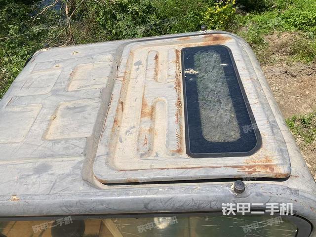 駕駛室頂部(整機外觀) 駕駛室頂部(整機外觀)