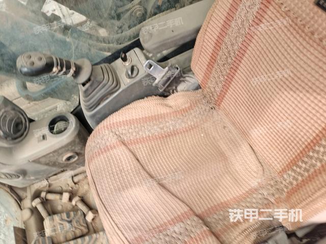 后窗玻璃角標(駕駛室部分) 后窗玻璃角標(駕駛室部分)