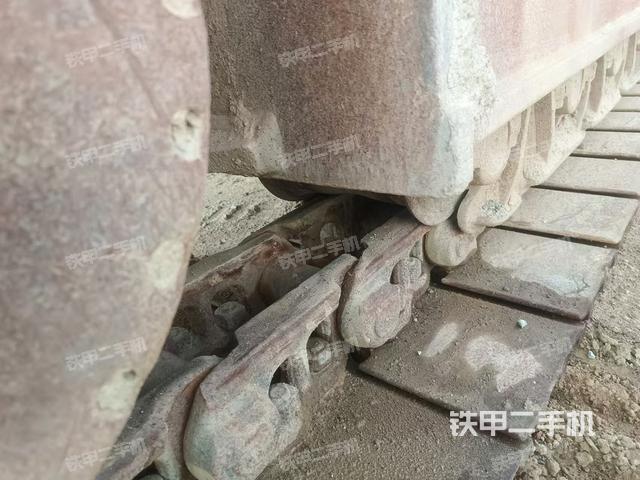 單側(cè)履帶整體(整機外觀) 單側(cè)履帶整體(整機外觀)