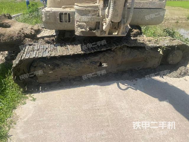 单侧履带整体(整机外观) 单侧履带整体(整机外观)