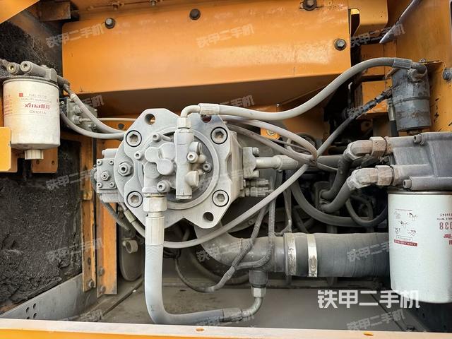 液壓泵艙室正面整體(整機(jī)外觀) 液壓泵艙室正面整體(整機(jī)外觀)