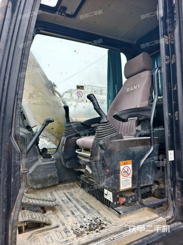 右側(cè)玻璃角標(biāo)（駕駛室部分）