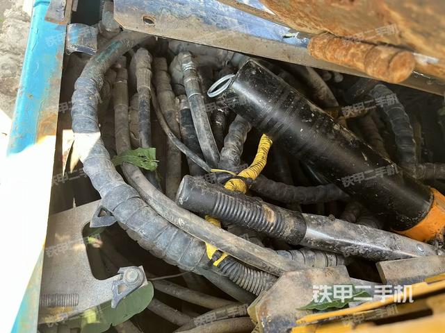 回轉(zhuǎn)馬達(dá)和主控閥（整機(jī)外觀）