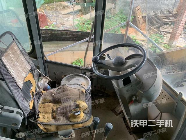 驾驶室工作台(整机外观及大件) 驾驶室工作台(整机外观及大件)