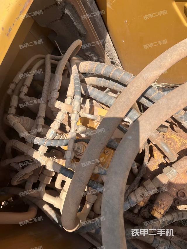 中央回轉(zhuǎn)接頭特寫(xiě)(上車部件) 中央回轉(zhuǎn)接頭特寫(xiě)(上車部件)