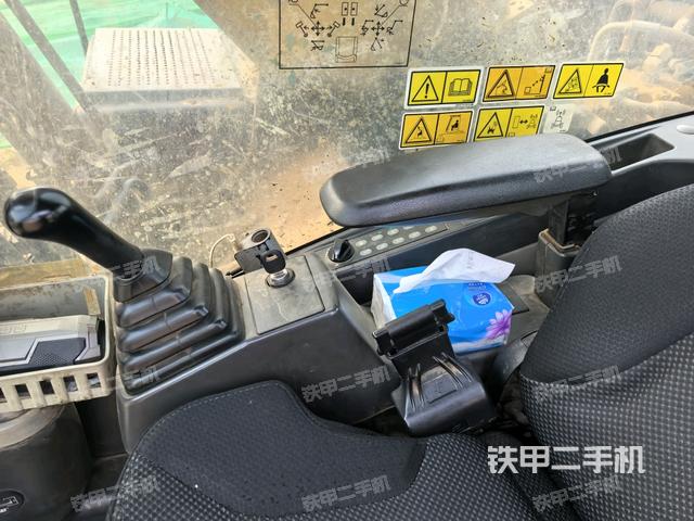 座椅右側控制臺/鑰匙門/油門/含右手柄（駕駛室部分）