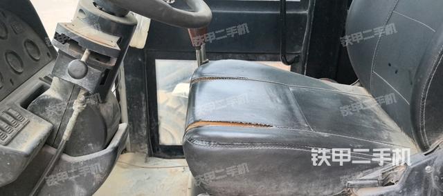 駕駛室工作臺(整機外觀及大件) 駕駛室工作臺(整機外觀及大件)