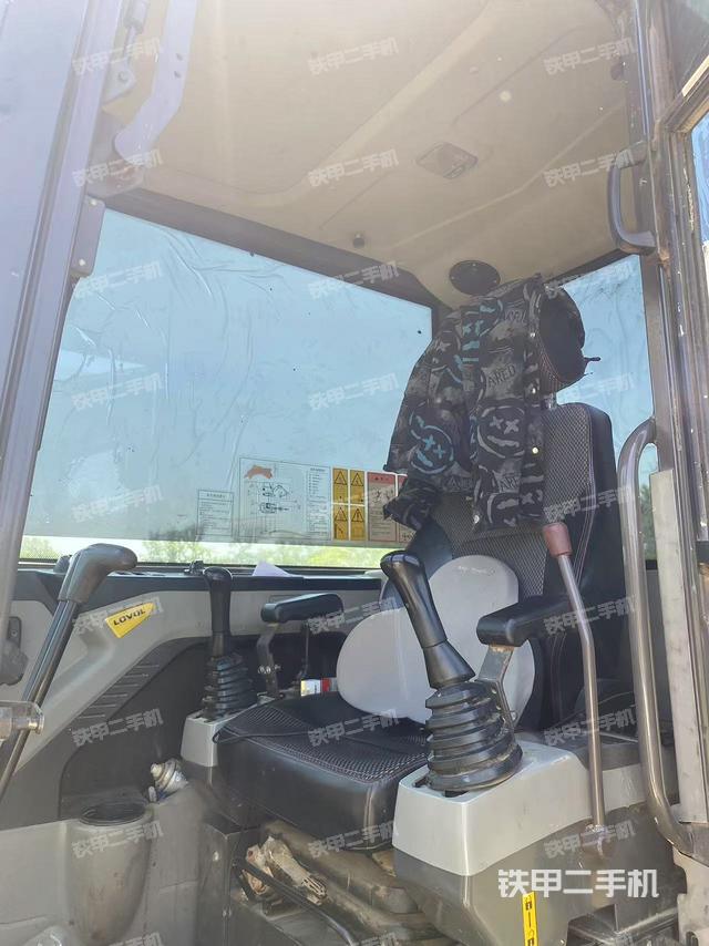 驾驶室整体(整机外观) 驾驶室整体(整机外观)