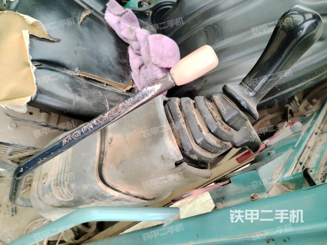 座椅左侧控制台/音响/含左手柄（驾驶室部分）