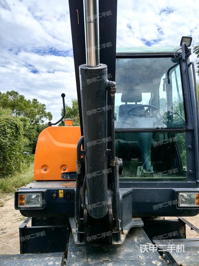 大臂根部?斜（工作和回轉(zhuǎn)裝置）