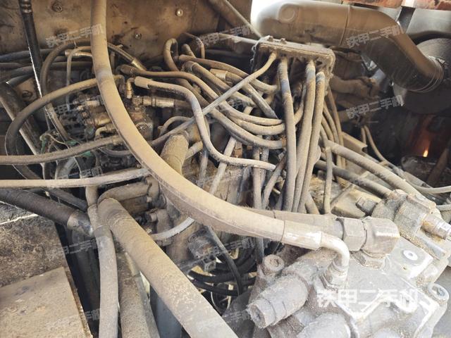 回轉(zhuǎn)馬達和主控閥（整機外觀）