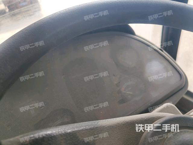 操作臺(tái)全景（壓路機(jī)駕駛室）