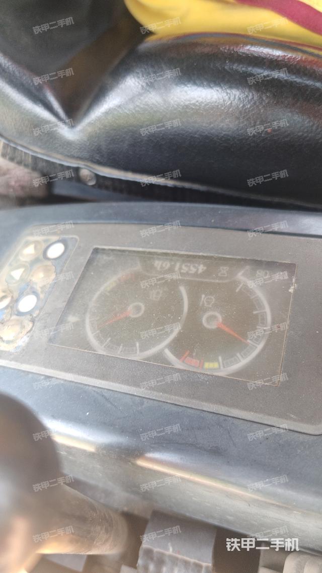 駕駛室整體(整機(jī)外觀) 駕駛室整體(整機(jī)外觀)