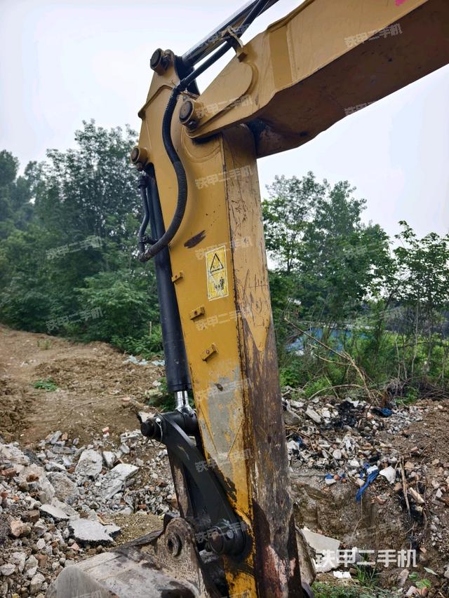 小臂整体左后(工作和回转装置) 小臂整体左后(工作和回转装置)