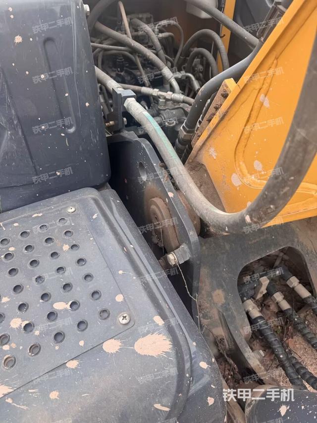 大臂根部 斜视(工作和回转装置) 大臂根部 斜视(工作和回转装置)