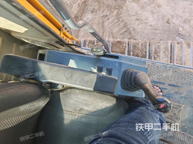 座椅左側(cè)控制臺(tái)/音響/含左手柄(駕駛室部分) 座椅左側(cè)控制臺(tái)/音響/含左手柄(駕駛室部分)
