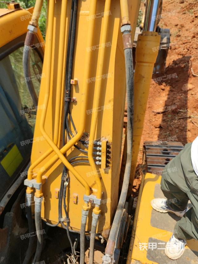 大臂背部俯視（工作和回轉(zhuǎn)裝置）