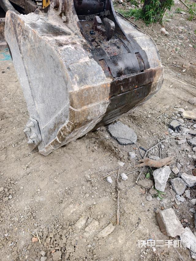 铲斗45度(工作和回转装置) 铲斗45度(工作和回转装置)