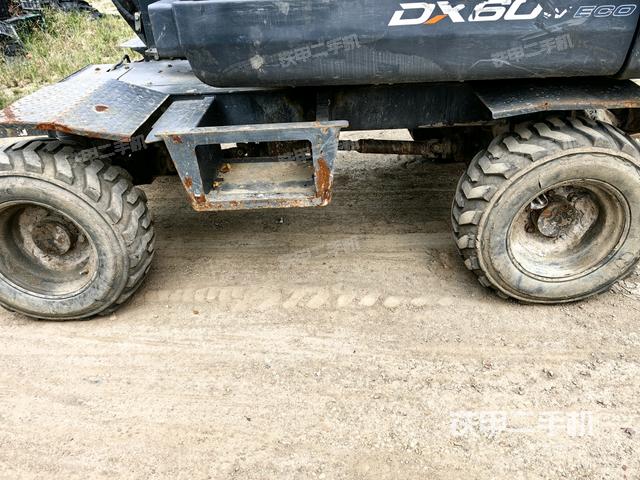 左側(cè)履帶整體?（行走機(jī)構(gòu)）