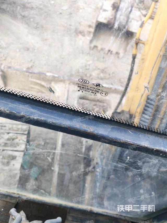 座椅右側(cè)控制臺(tái)/鑰匙門(mén)/油門(mén)/含右手柄(駕駛室部分) 座椅右側(cè)控制臺(tái)/鑰匙門(mén)/油門(mén)/含右手柄(駕駛室部分)