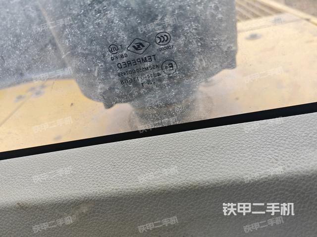 后窗玻璃角標(駕駛室部分) 后窗玻璃角標(駕駛室部分)
