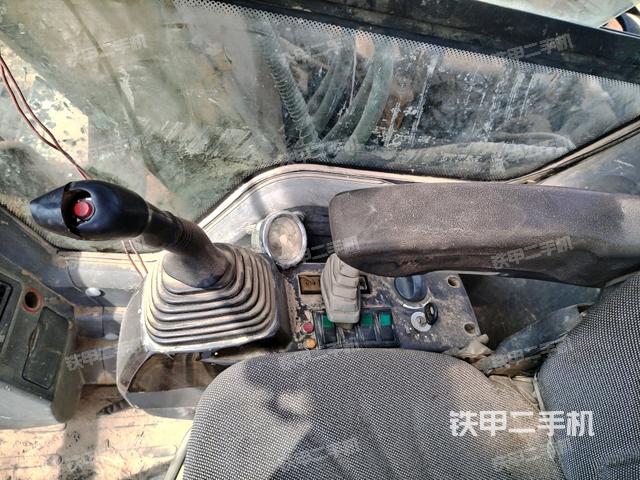 座椅右側(cè)控制臺/鑰匙門/油門/含右手柄(駕駛室部分) 座椅右側(cè)控制臺/鑰匙門/油門/含右手柄(駕駛室部分)