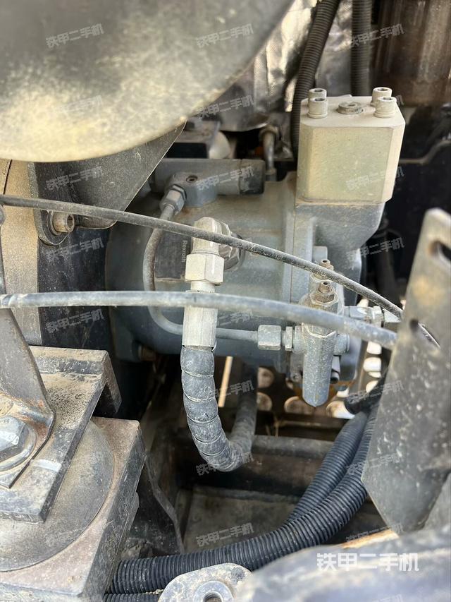 液壓泵艙室正面整體(整機(jī)外觀) 液壓泵艙室正面整體(整機(jī)外觀)