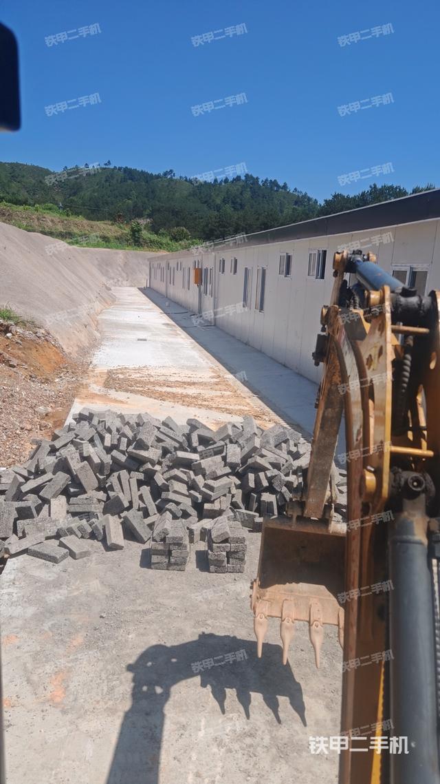 回轉(zhuǎn)馬達(dá)和主控閥(整機(jī)外觀) 回轉(zhuǎn)馬達(dá)和主控閥(整機(jī)外觀)