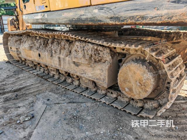 右側(cè)履帶整體(行走機(jī)構(gòu)) 右側(cè)履帶整體(行走機(jī)構(gòu))