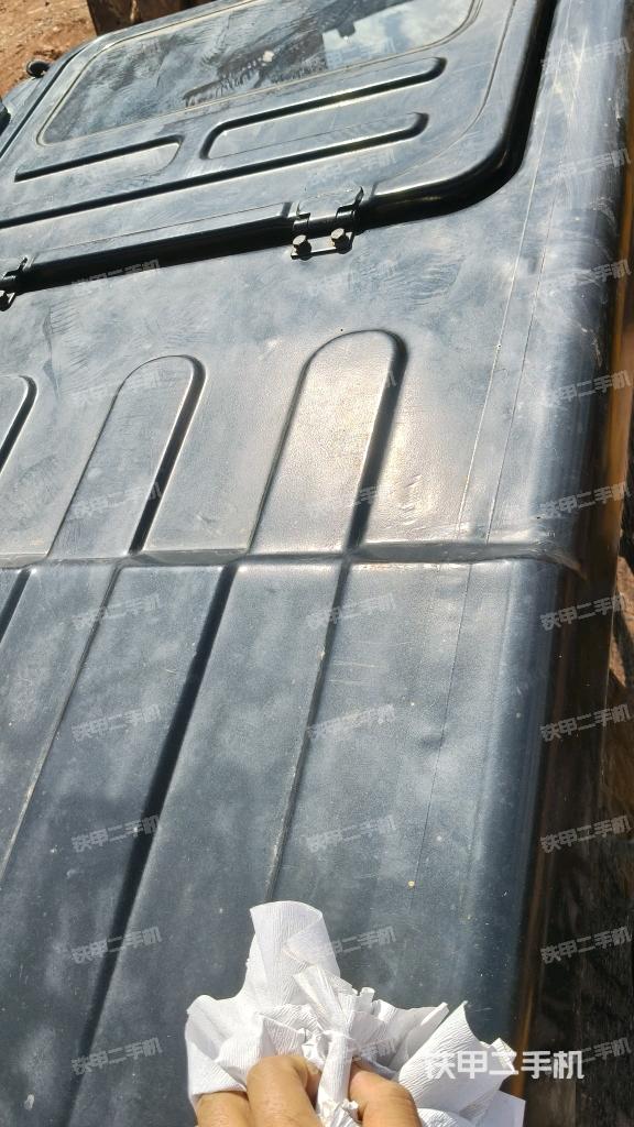 駕駛室頂部（整機外觀）