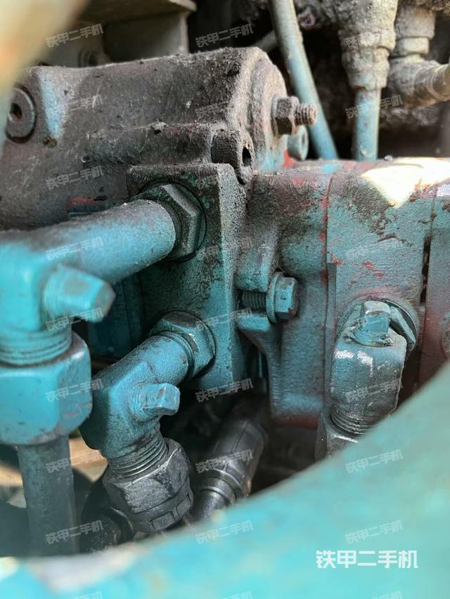 液壓泵艙室正面整體（整機(jī)外觀）