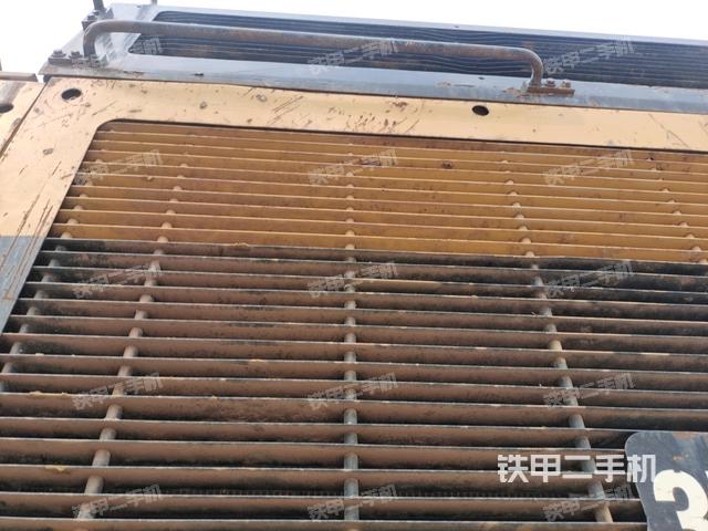 散熱器正面(大件艙室) 散熱器正面(大件艙室)