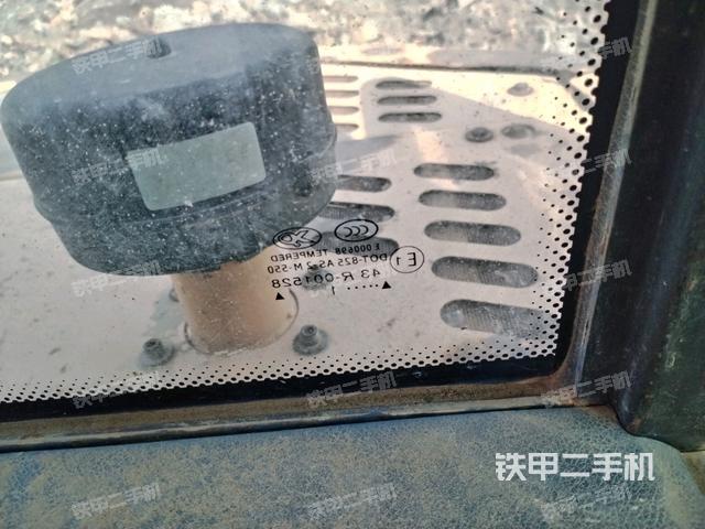 后窗玻璃角標(駕駛室部分) 后窗玻璃角標(駕駛室部分)