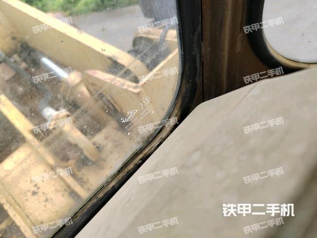 驾驶室内部(驾驶室部分) 驾驶室内部(驾驶室部分)
