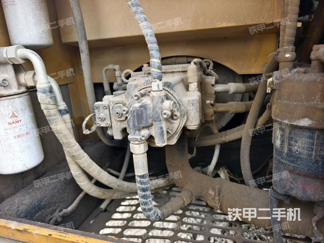 液壓泵斜45?右（大件艙室）