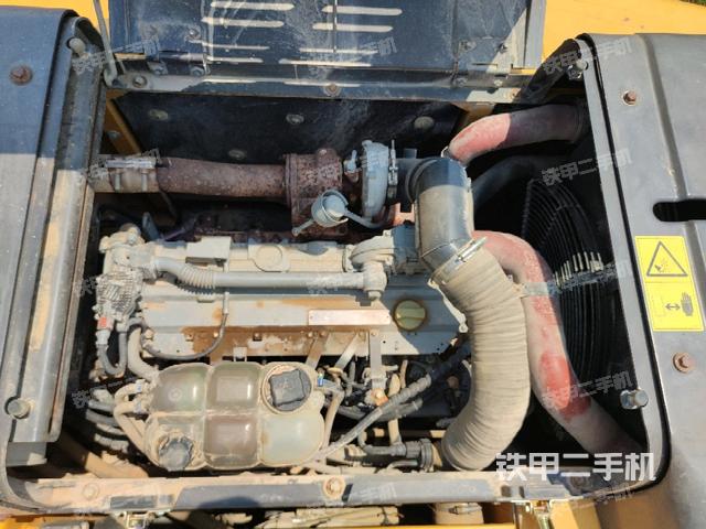 發(fā)動(dòng)機(jī)室（上車部件）