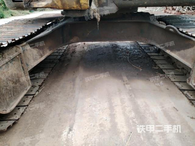 转盘和下车架正前（工作和回转装置）