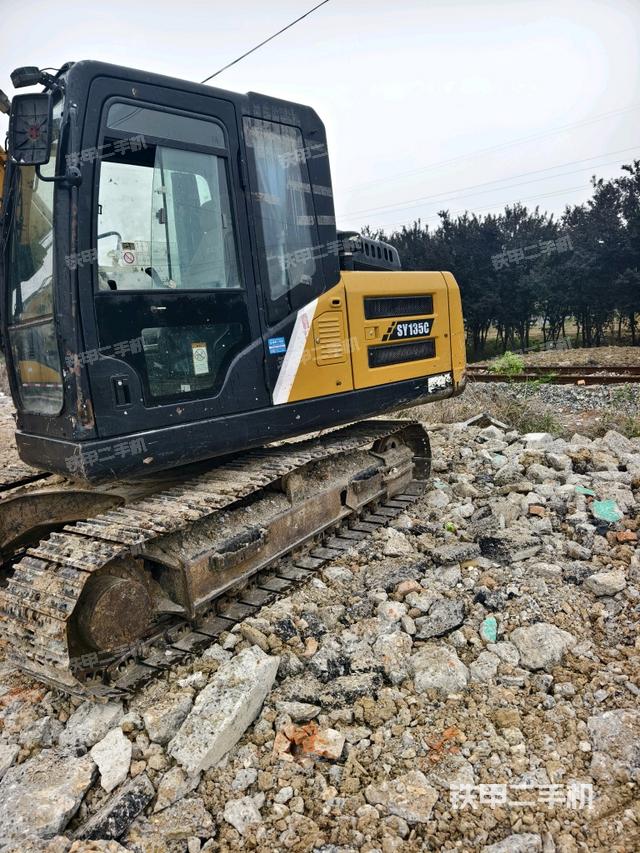 三一重工SY135C挖掘機(jī)