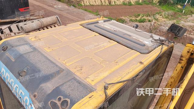 驾驶室顶部（整机外观）