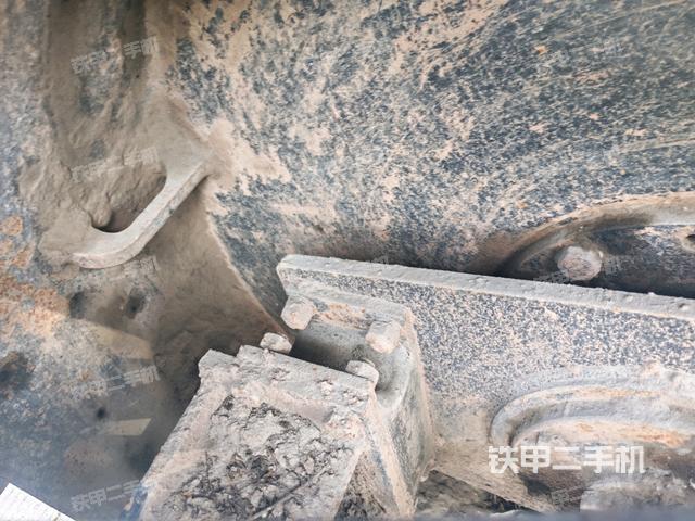 正后側(cè)（壓路機(jī)前后車架）